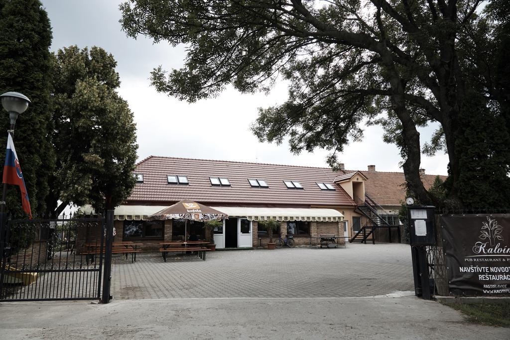 Kalvín Restaurant&Pension Rastislavice Bagian luar foto